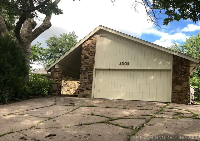 2nd image of 2309 W Jackson St, Broken Arrow, OK 74012 | MLS# 2609439