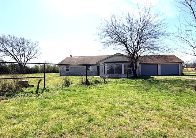 image of 13076 Bramble St, Henryetta, OK 74437 | MLS# 2609448
