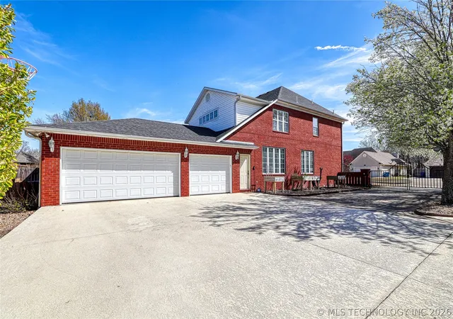 2nd image of 29 River Oaks Ave, Mc Alester, OK 74501 | MLS# 2609433