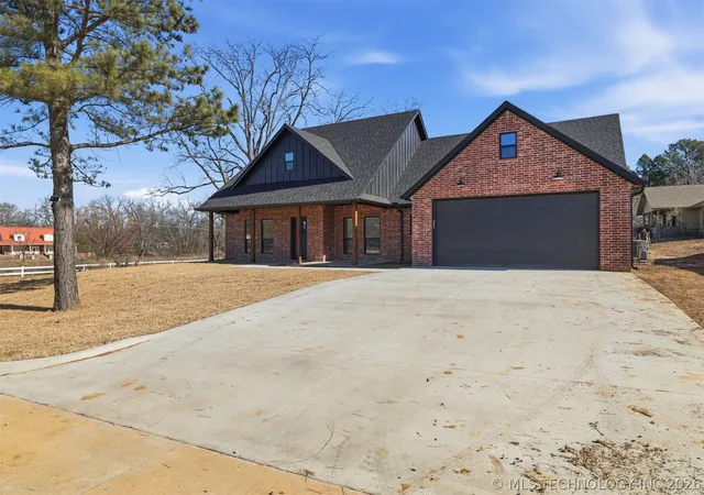 1st image of 1906 Boxer Ln, Durant, OK 74701 | MLS# 2609476