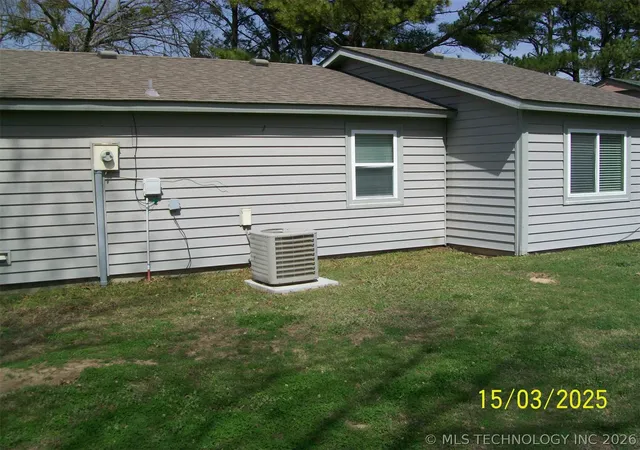 2nd image of 303 Willow St, Lone Grove, OK 73443 | MLS# 2609496