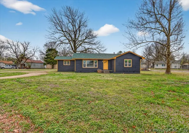 Homes for sale in Nowata, OK | 507 W Russell Ave, Nowata, OK 74048 | MLS# 2609241