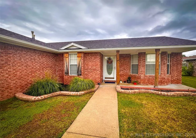 Homes for sale in Muskogee, OK | 4005 Chaucer St, Muskogee, OK 74403 | MLS# 2609617