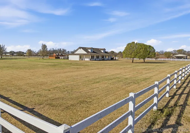 Homes for sale in Morris, OK | 16921 Elm Ln, Morris, OK 74445 | MLS# 2609504