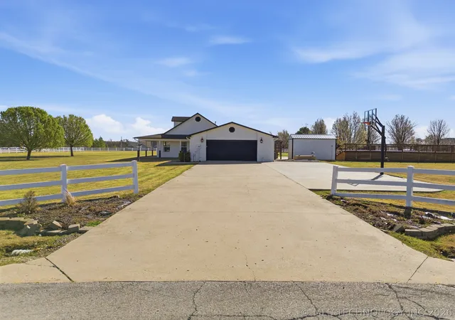 Homes for sale in Morris, OK | 16921 Elm Ln, Morris, OK 74445 | MLS# 2609504