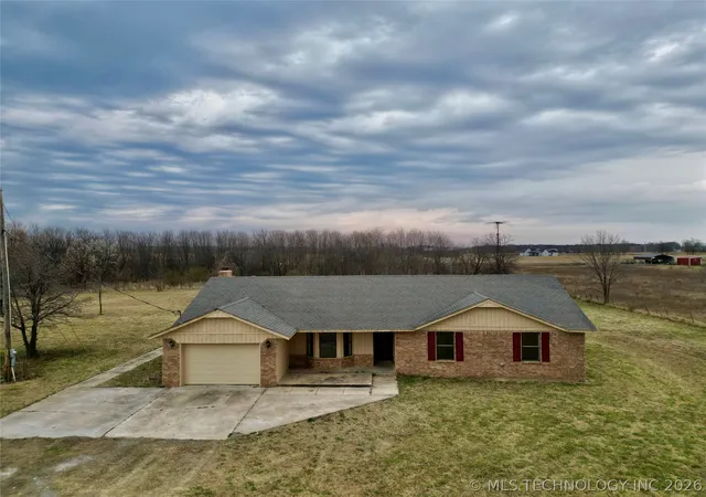 Photo 2 of Sale Pending at 8256 Us Hwy 64, Muskogee, OK 74403 | MLS# 2609882 | Listing updated on 2026-08-20