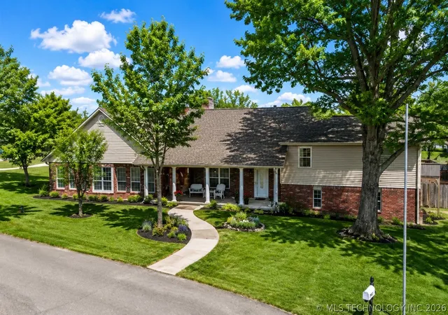 Photo 1 of Single family home for sale at 1002 W Knisley Ave, Checotah, OK 74426 | MLS# 2609885 | Listing updated on 2026-08-20
