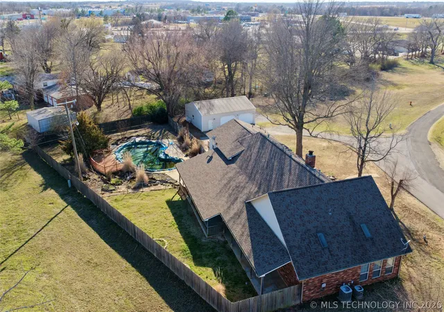 Photo 2 of Single family home for sale at 1002 W Knisley Ave, Checotah, OK 74426 | MLS# 2609885 | Listing updated on 2026-08-20