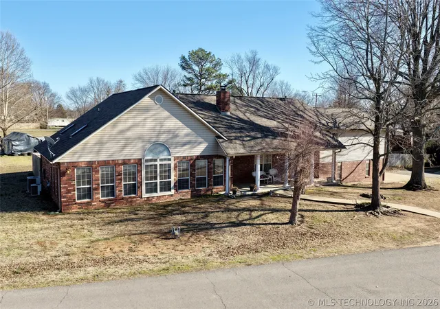 Photo 3 of Single family home for sale at 1002 W Knisley Ave, Checotah, OK 74426 | MLS# 2609885 | Listing updated on 2026-08-20