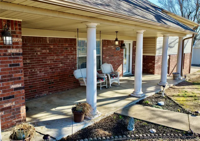 Photo 4 of Single family home for sale at 1002 W Knisley Ave, Checotah, OK 74426 | MLS# 2609885 | Listing updated on 2026-08-20