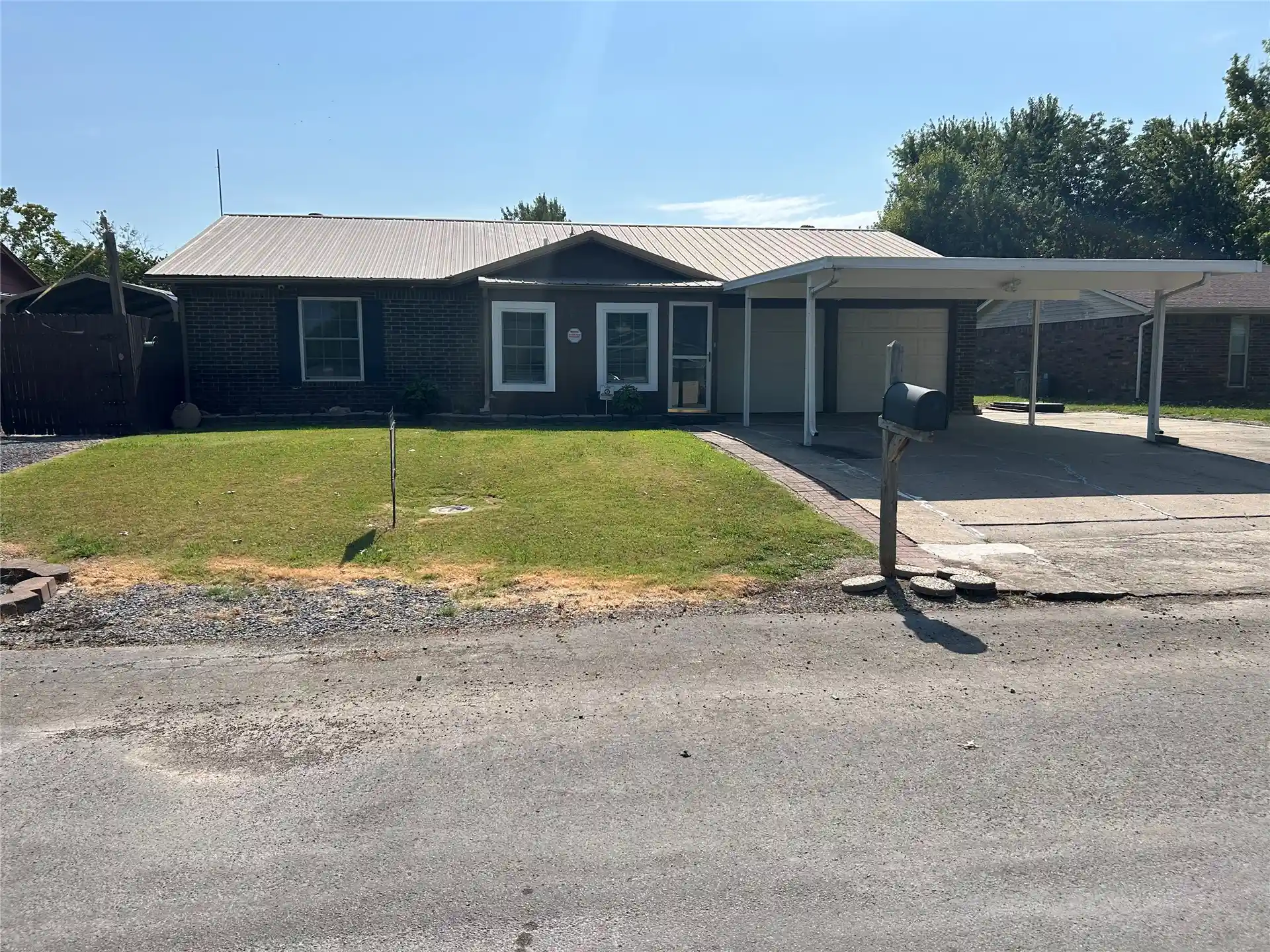 Photo 1 of Single family home for sale at 2408 Sarah Ln, Muskogee, OK 74403 | MLS# 2609605 | Listing updated on 2026-10-17
