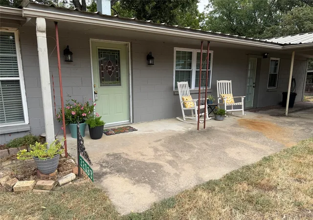 Photo 2 of Single family home for sale at 32033 E 695 Way, Wagoner, OK 74467 | MLS# 2608818 | Listing updated on 2026-10-05