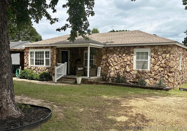 Photo 3 of Sale Pending at 802 S Howerton Ave, Cushing, OK 74023 | MLS# 2606017 | Listing updated on 2026-08-21
