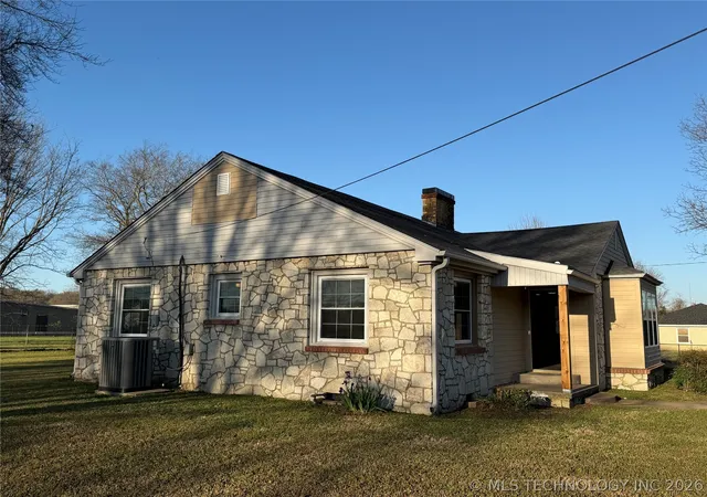 Homes for sale in Wilburton, OK | 408 W Blair Ave, Wilburton, OK 74578 | MLS# 2610057