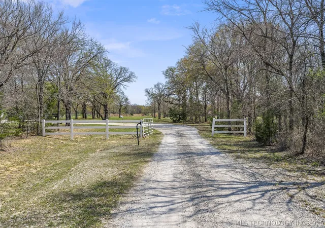 Homes for sale in Ardmore, OK | 147 Cool Shady, Ardmore, OK 73401 | MLS# 2610110