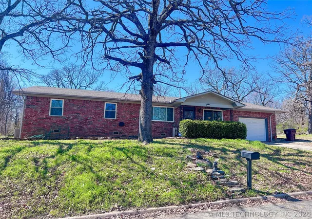 1st image of 121 Gilbert Dr, Eufaula, OK 74432 | MLS# 2610125