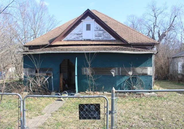Photo 2 of Sale Pending at 300 Cherry St, Chelsea, OK 74016 | MLS# 2610580 | Listing updated on 2026-09-17
