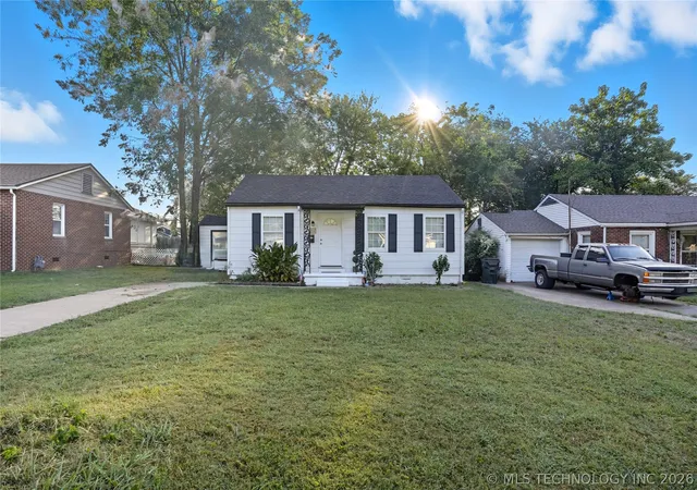 1st image of 703 S Poplar St, Sapulpa, OK 74066 | MLS# 2610592