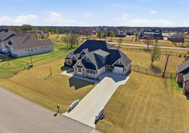 3rd image of 6480 N Blue Sage Dr, Owasso, OK 74055 | MLS# 2610488