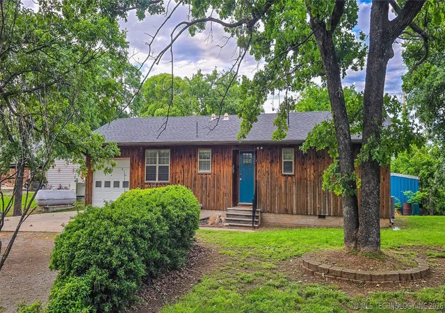 Photo 2 of Single family home for sale at 1614 Sherwood Rd, Eufaula, OK 74432 | MLS# 2610596 | Listing updated on 2026-08-20