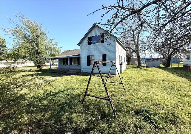 Photo 3 of Single family home for sale at 506 West 5th, Stroud, OK 74079 | MLS# 2610768 | Listing updated on 2026-07-09