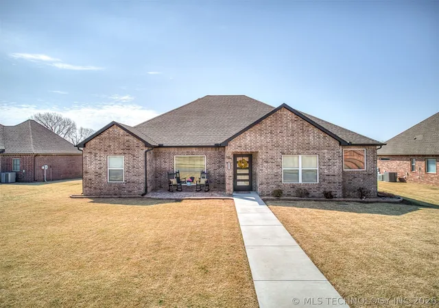 Homes for sale in Bartlesville, OK | 5309 S Barnett Ave, Bartlesville, OK 74006 | MLS# 2610661