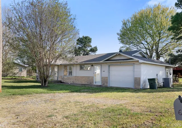 Homes for sale in Calera, OK | 610 E Mckennon, Calera, OK 74730 | MLS# 2610781