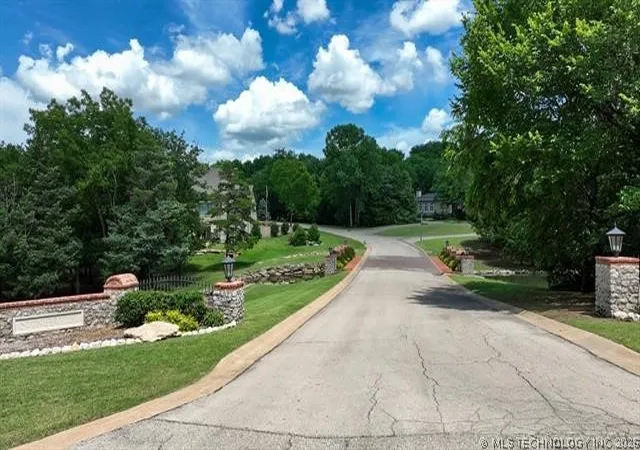 Homes for sale in Bartlesville, OK | 2005 Sheffield Ln, Bartlesville, OK 74006 | MLS# 2610785