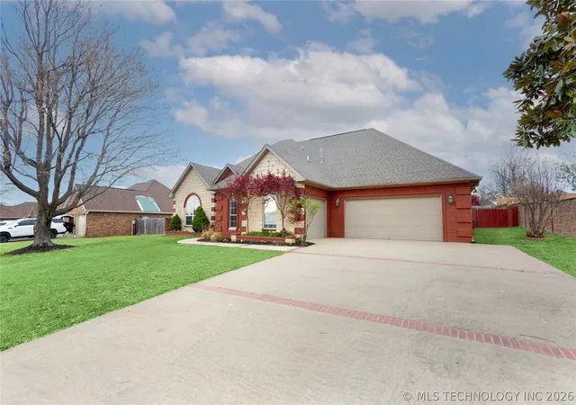 Homes for sale in Mcalester, OK | 2108 Country Springs St, Mcalester, OK 74501 | MLS# 2610752