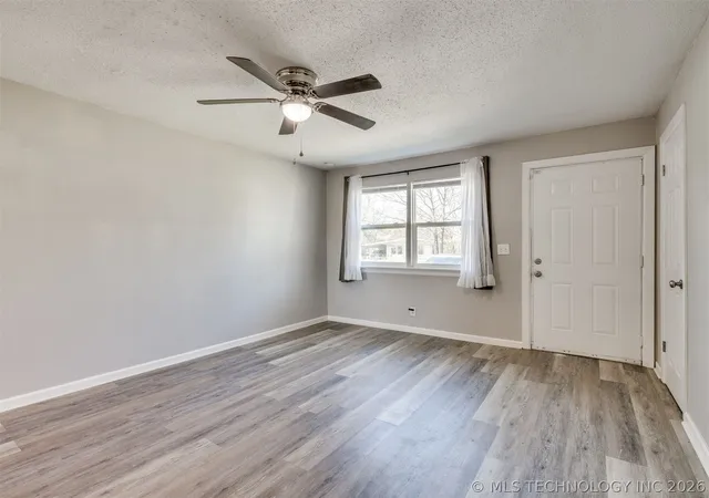 3rd image of 250 E 51St Pl, Tulsa, OK 74126 | MLS# 2608859