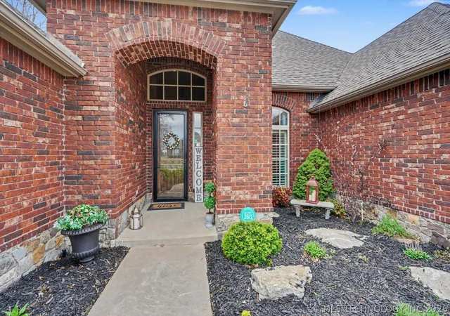 3rd image of 30511 E 65Th St S, Broken Arrow, OK 74014 | MLS# 2610845