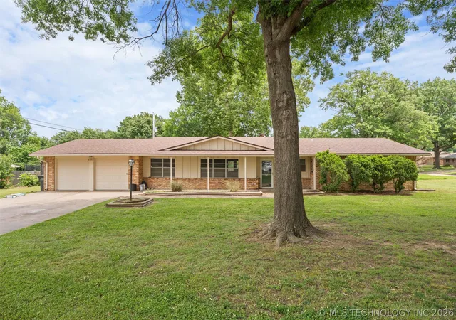 Homes for sale in Bartlesville, OK | 1418 Grandview Rd, Bartlesville, OK 74006 | MLS# 2610635