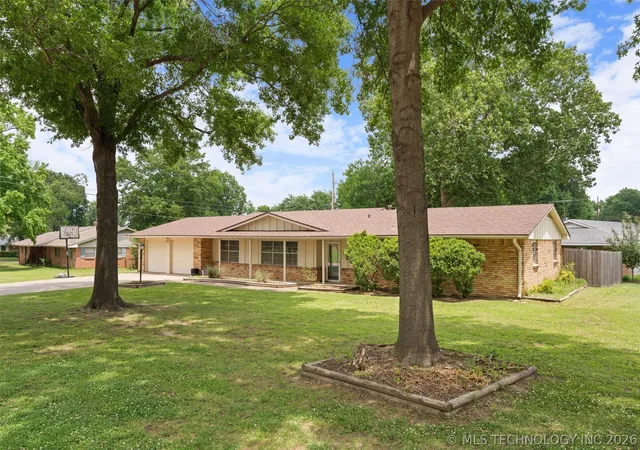Homes for sale in Bartlesville, OK | 1418 Grandview Rd, Bartlesville, OK 74006 | MLS# 2610635