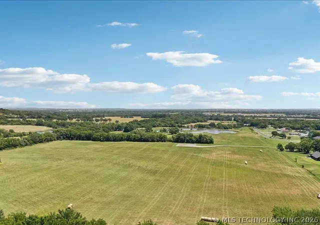 Homes for sale in Mounds, OK | 5763 Lakeview Dr, Mounds, OK 74047 | MLS# 2611074