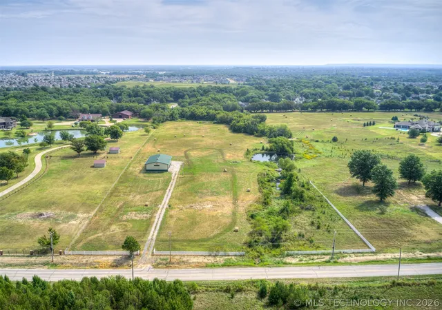2nd image of 13825 S Lewis Ave, Bixby, OK 74008 | MLS# 2610529