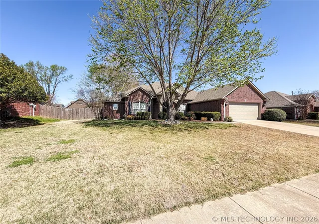 Photo 2 of Sale Pending at 5312 Richmond Dr, Bartlesville, OK 74006 | MLS# 2611273 | Listing updated on 2026-08-20