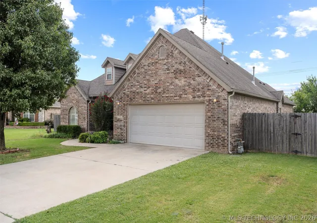 2nd image of 2711 Churchill Dr, Bartlesville, OK 74006 | MLS# 2611261