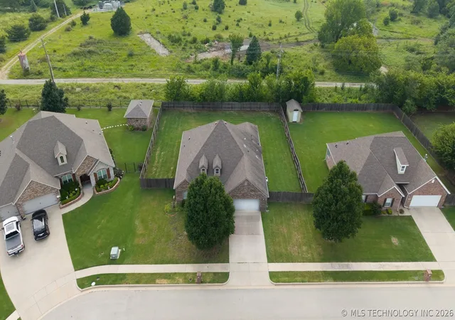 43rd image of 2711 Churchill Dr, Bartlesville, OK 74006 | MLS# 2611261