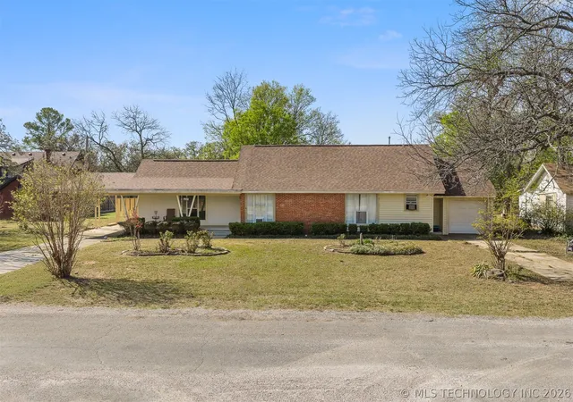 Homes for sale in Comanche, OK | 612 Brown Ave, Comanche, OK 73529 | MLS# 2611151
