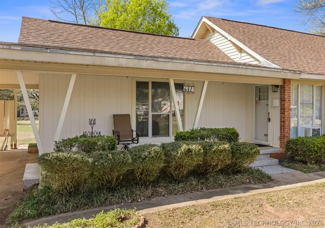 Homes for sale in Comanche, OK | 612 Brown Ave, Comanche, OK 73529 | MLS# 2611151