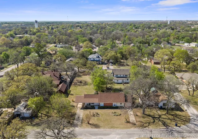Homes for sale in Comanche, OK | 612 Brown Ave, Comanche, OK 73529 | MLS# 2611151