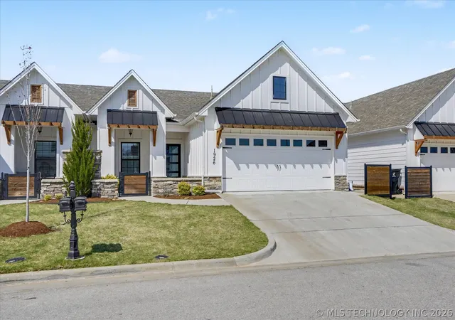 Photo 3 of Single family home for sale at 1926 W Imperial St, Broken Arrow, OK 74011 | MLS# 2611345 | Listing updated on 2026-08-27