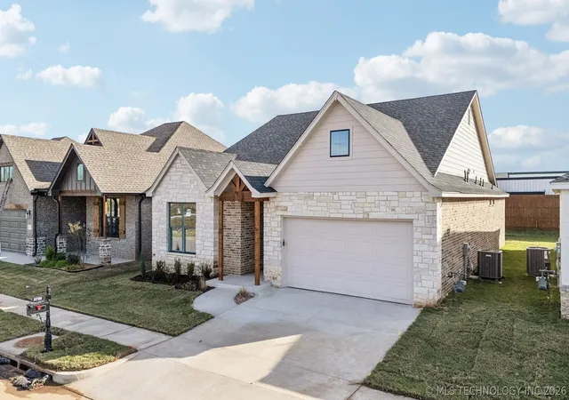 Photo 2 of Sale Pending at 9722 E 132nd Street, Bixby, OK 74008 | MLS# 2610626 | Listing updated on 2026-08-21