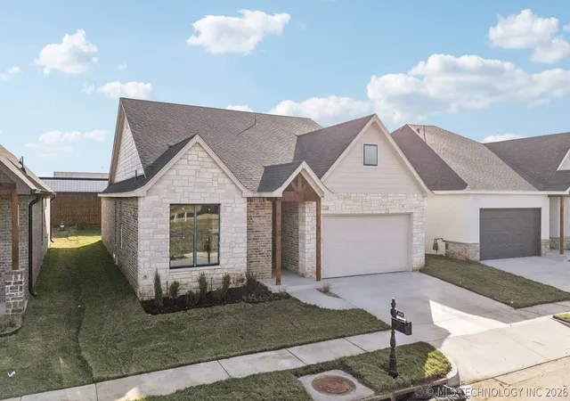 Photo 3 of Sale Pending at 9722 E 132nd Street, Bixby, OK 74008 | MLS# 2610626 | Listing updated on 2026-08-21