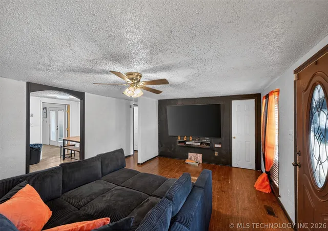 Homes for sale in Okmulgee, OK | 1402 E Hayes St, Okmulgee, OK 74447 | MLS# 2611375