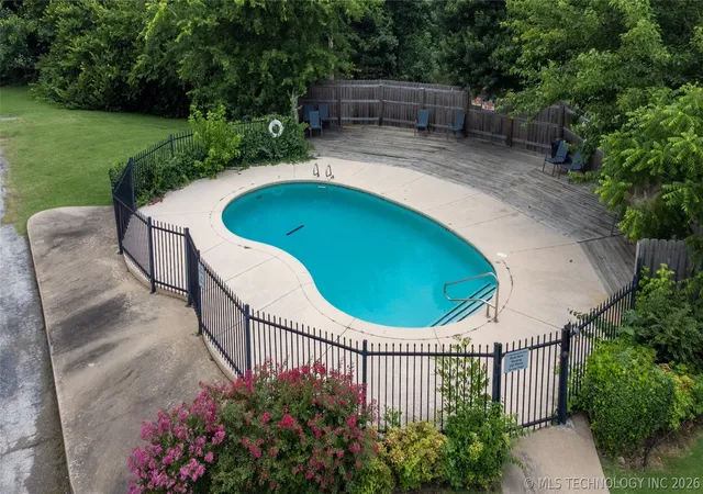 Listing Photo 3 - Condo for sale in building located at 3320 W Washington St, Broken Arrow, OK 74012 - Unit #38
