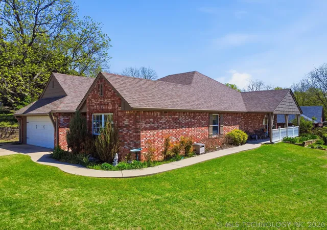 Photo 1 of Single family home for sale at 2015 W 4th Place S, Claremore, OK 74017 | MLS# 2611436 | Listing updated on 2026-07-28