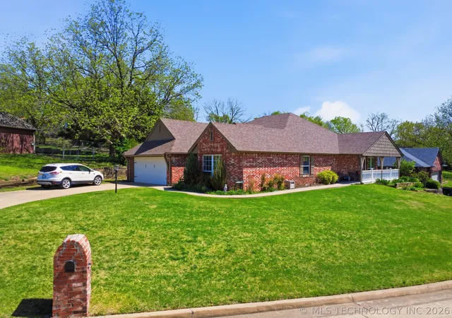 Photo 3 of Single family home for sale at 2015 W 4th Place S, Claremore, OK 74017 | MLS# 2611436 | Listing updated on 2026-07-28