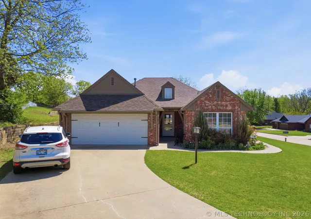 Photo 3 of Single family home for sale at 2015 W 4th Place S, Claremore, OK 74017 | MLS# 2611436 | Listing updated on 2026-07-28