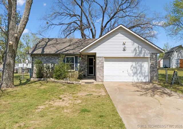 Homes for sale in Claremore, OK | 10277 E 2nd St, Claremore, OK 74019 | MLS# 2611352